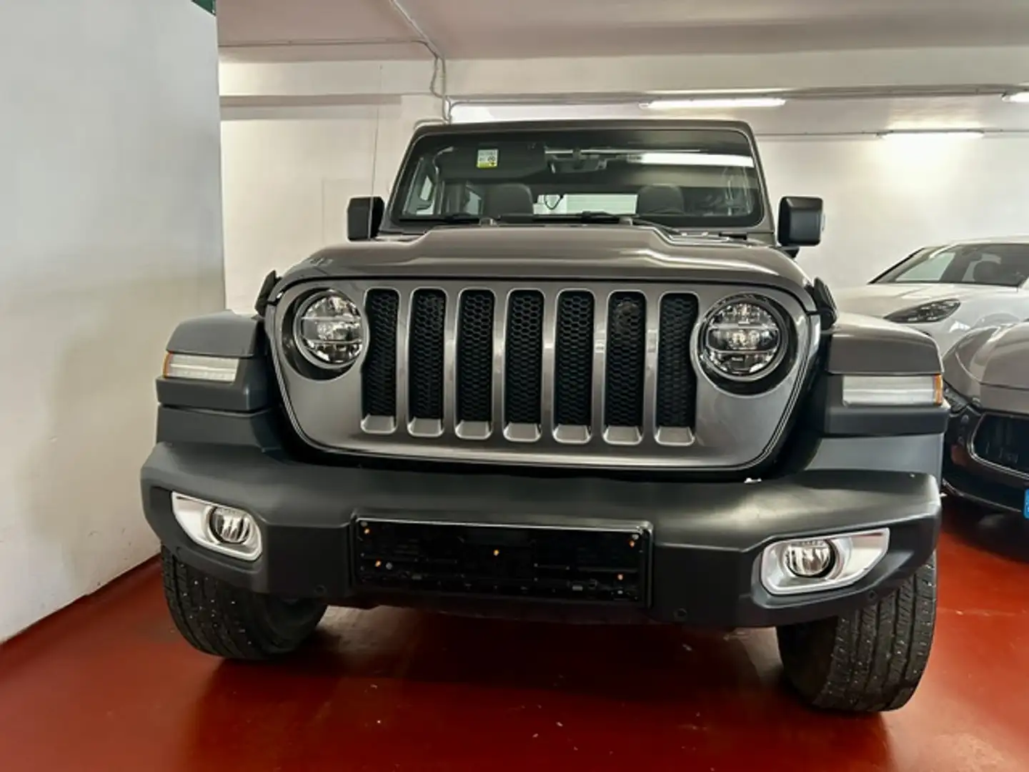 Jeep Wrangler 2.2CRD Sahara 8ATX Gris - 2