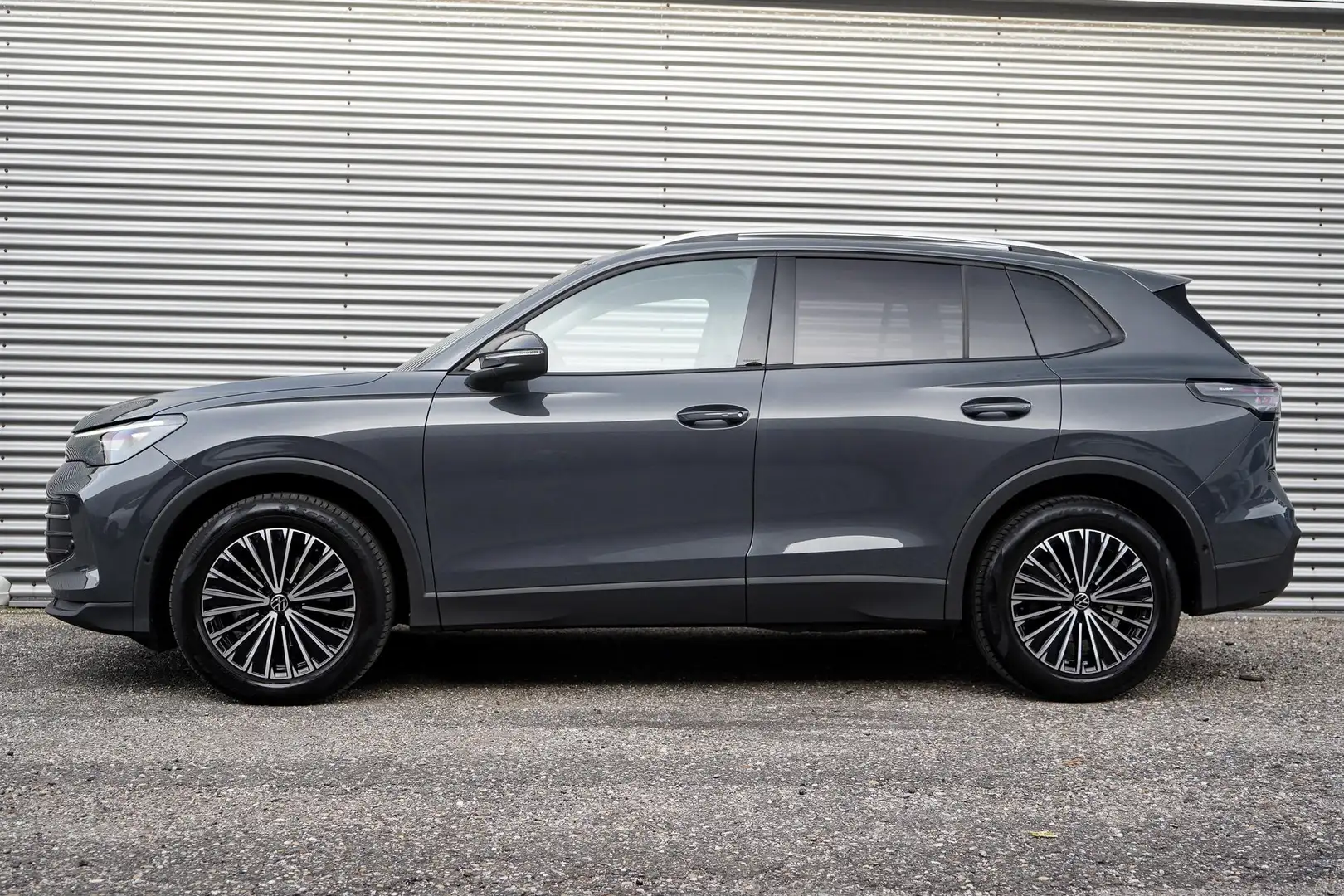 Volkswagen Tiguan 1.5 eTSI Life Edition / Nederlandse Auto / Climate Grijs - 2