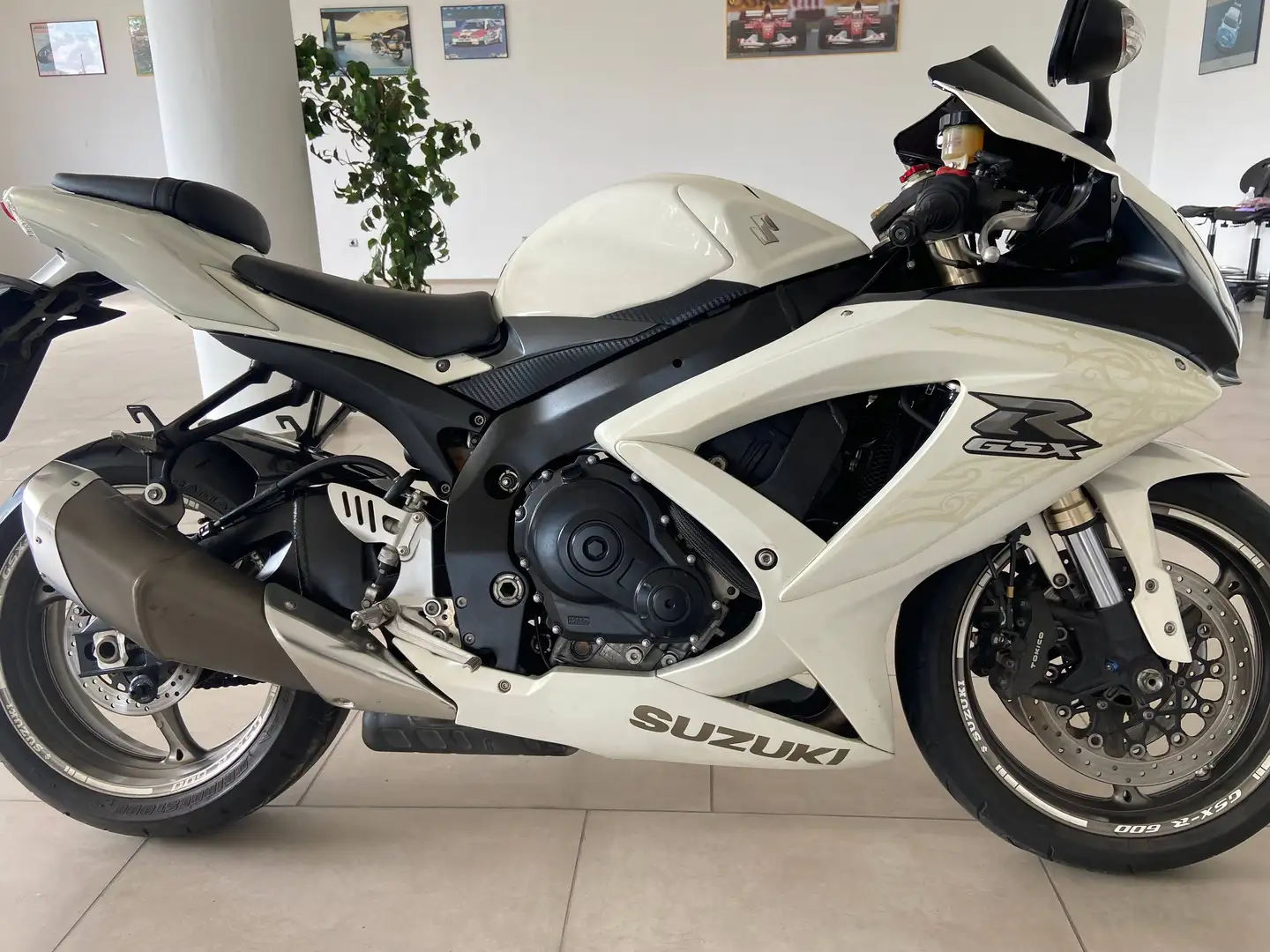 Suzuki GSX-R 600 R Blanco - 2