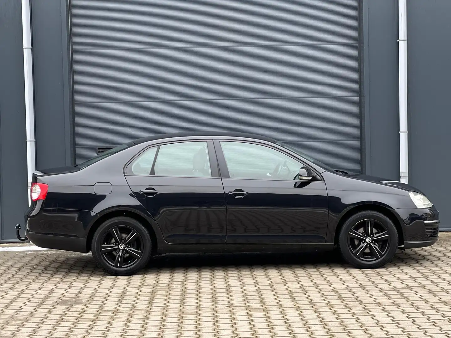 Volkswagen Jetta 1.6 TRENDLINE CLIMA CRUISE LMV Schwarz - 2