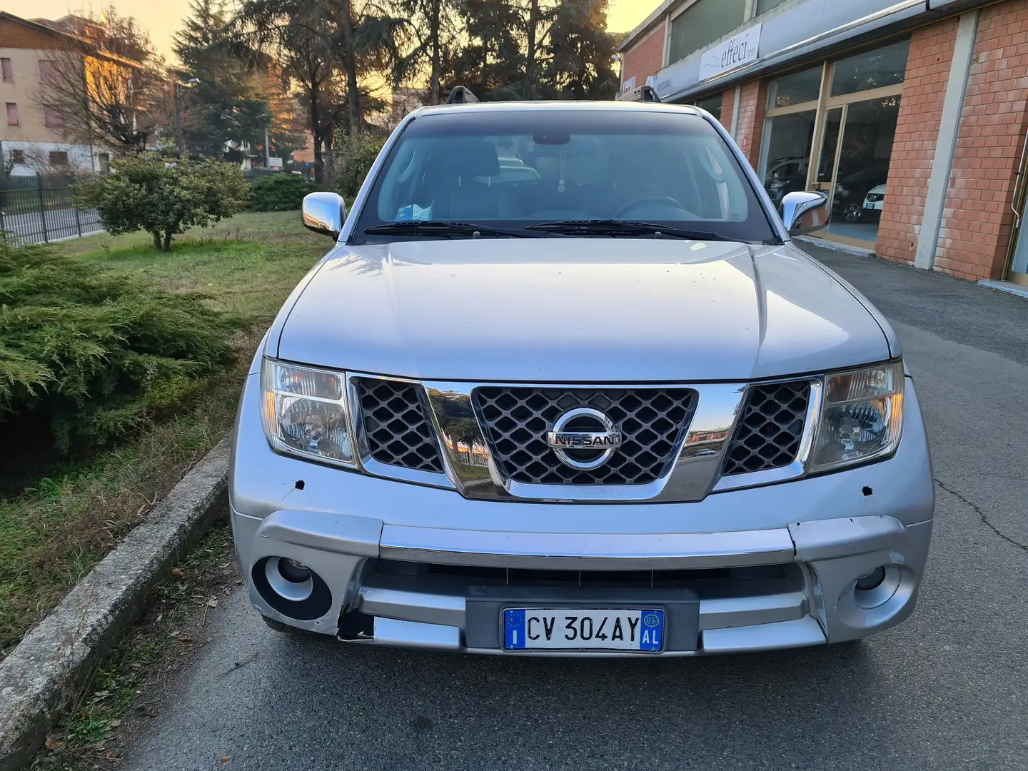 Nissan Pathfinder 2.5 dCi LE Silber - 2