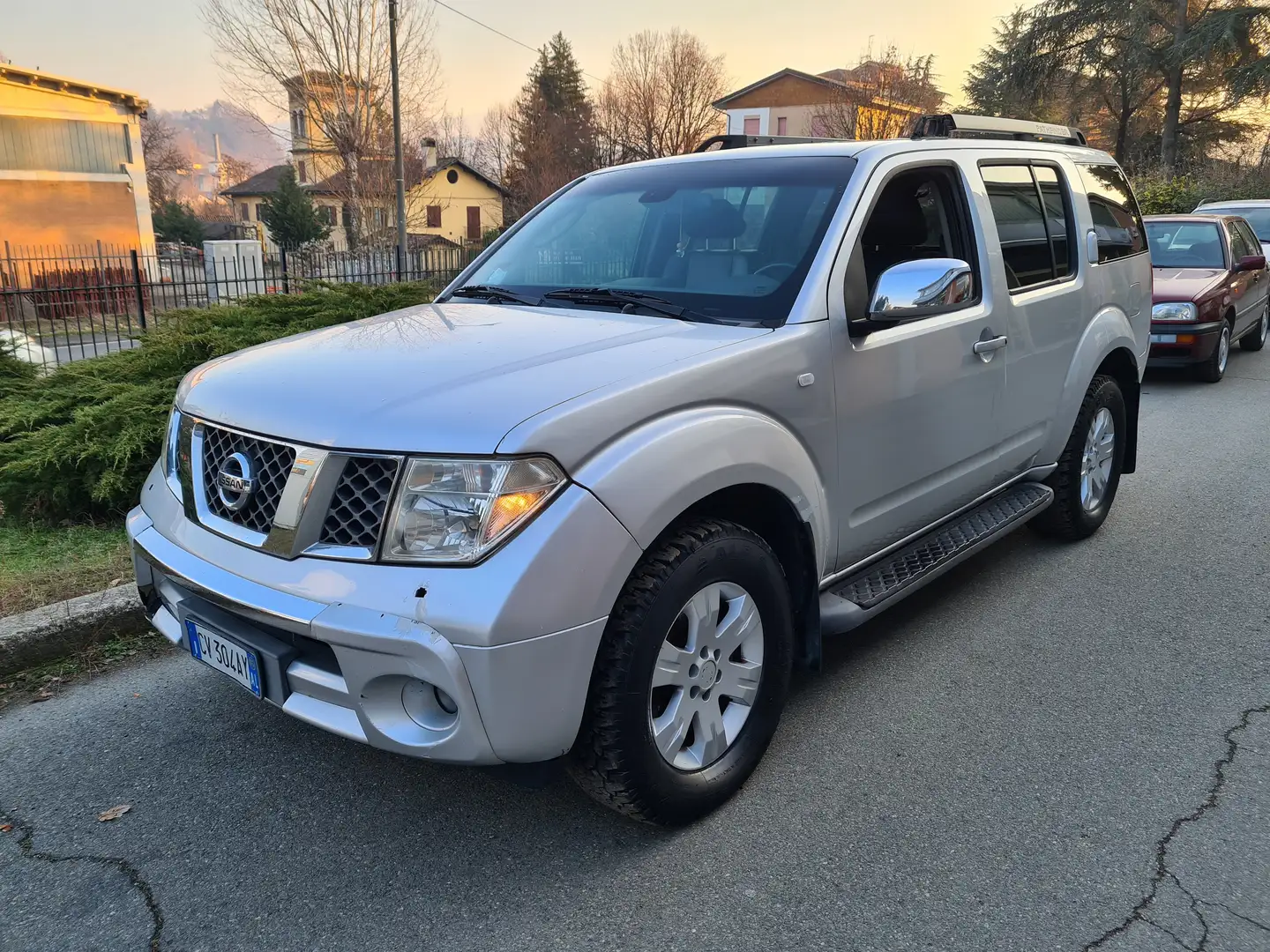 Nissan Pathfinder 2.5 dCi LE Srebrny - 1