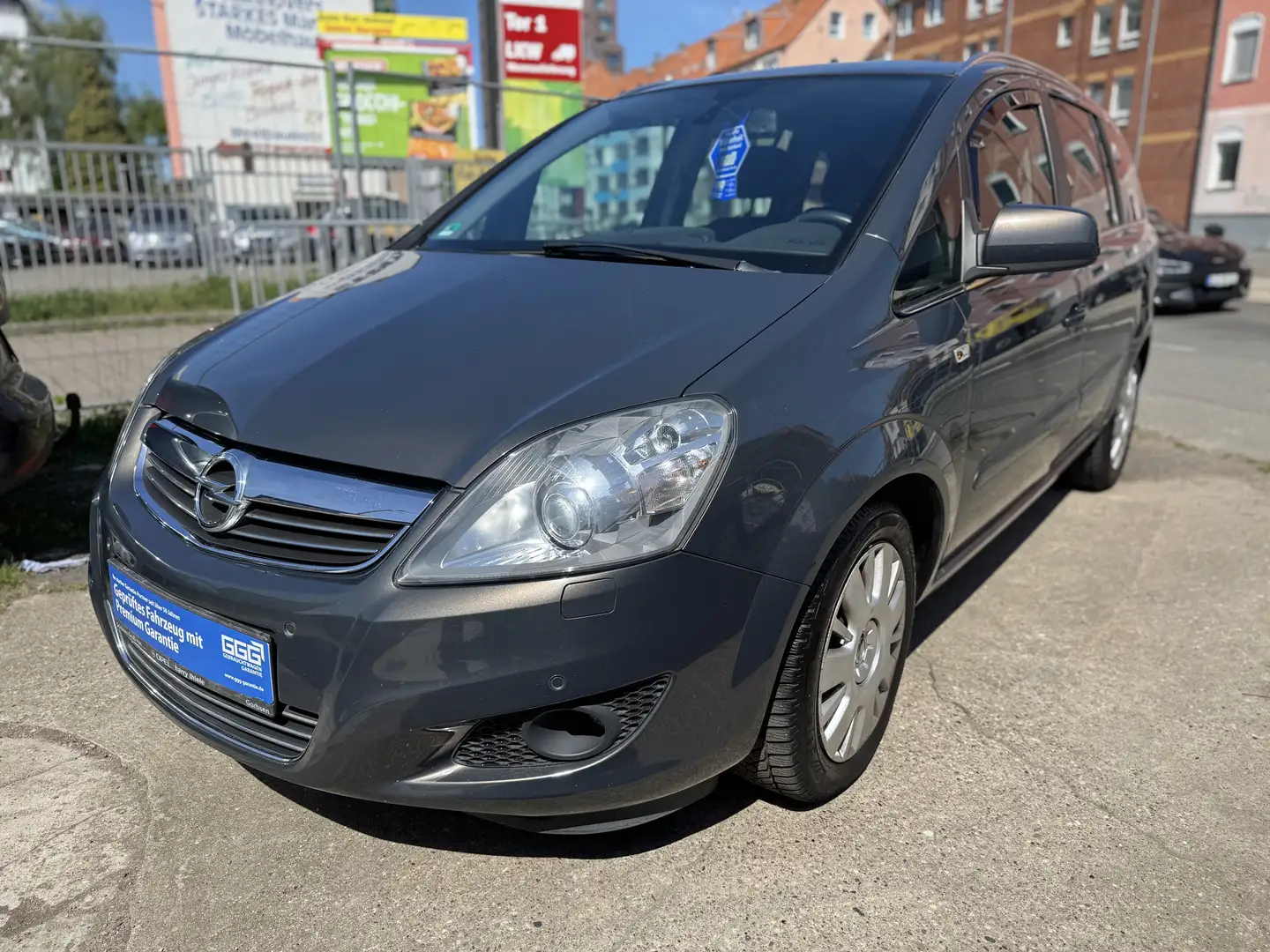 Opel Zafira 1.7 CDTI ecoFLEX Family Plus 7-Sitzer/ TÜV NEU Grau - 1