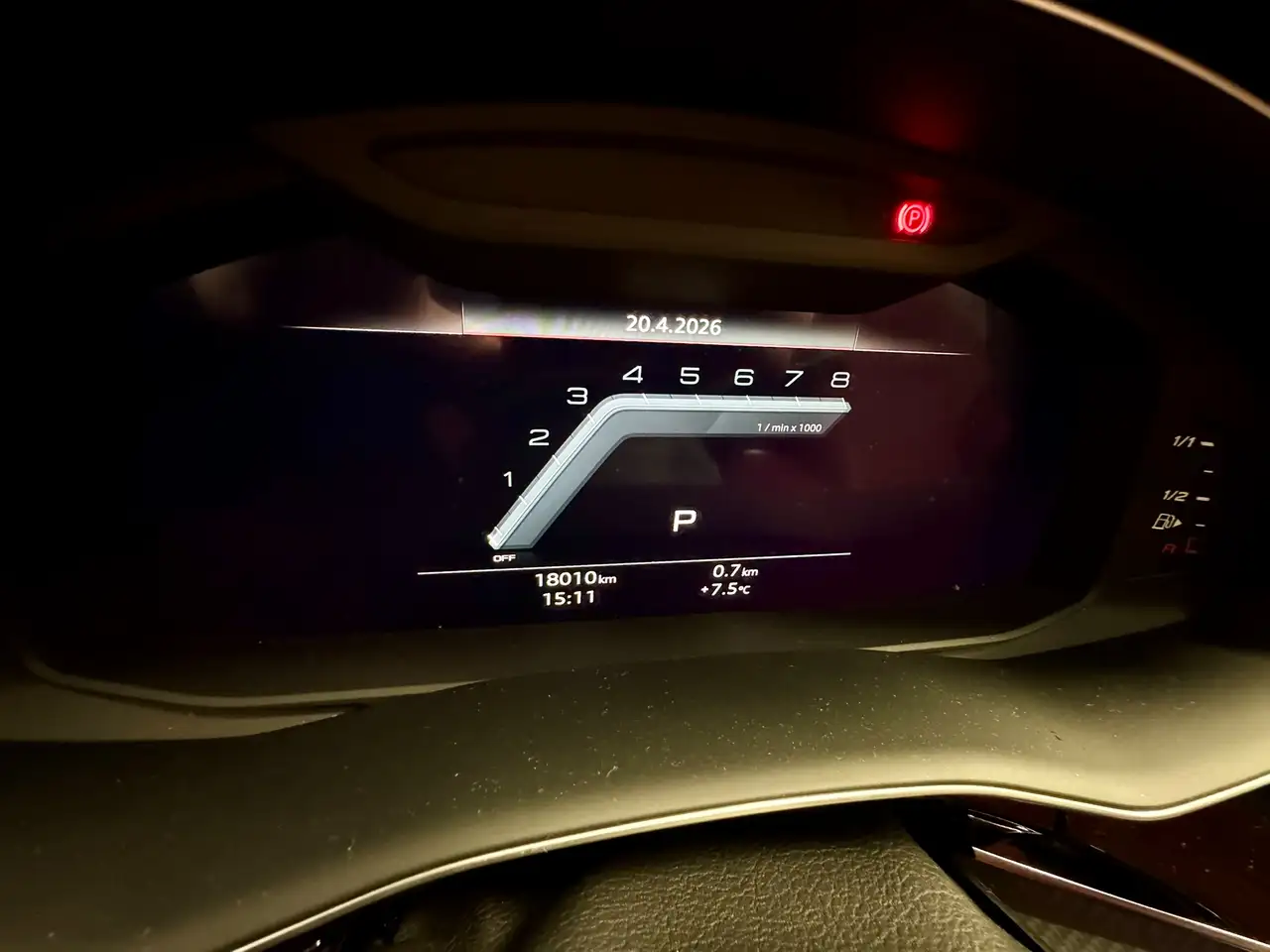 Audi SQ7 снимка Audi SQ7