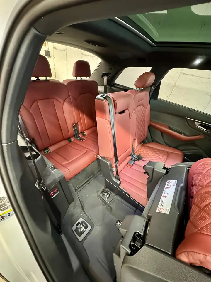 Audi SQ7 снимка Audi SQ7