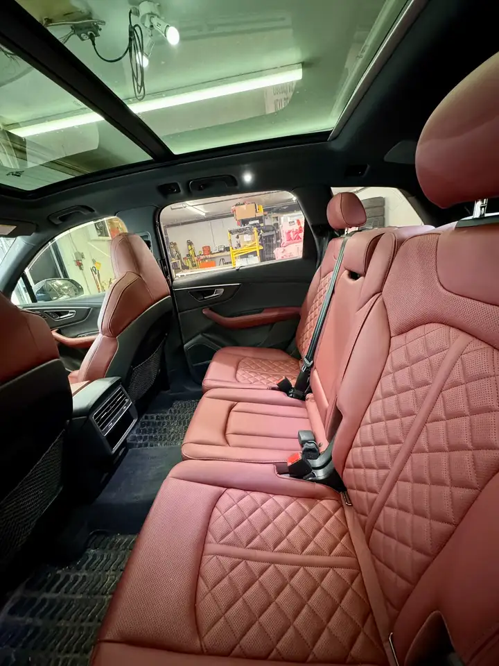Audi SQ7 снимка Audi SQ7