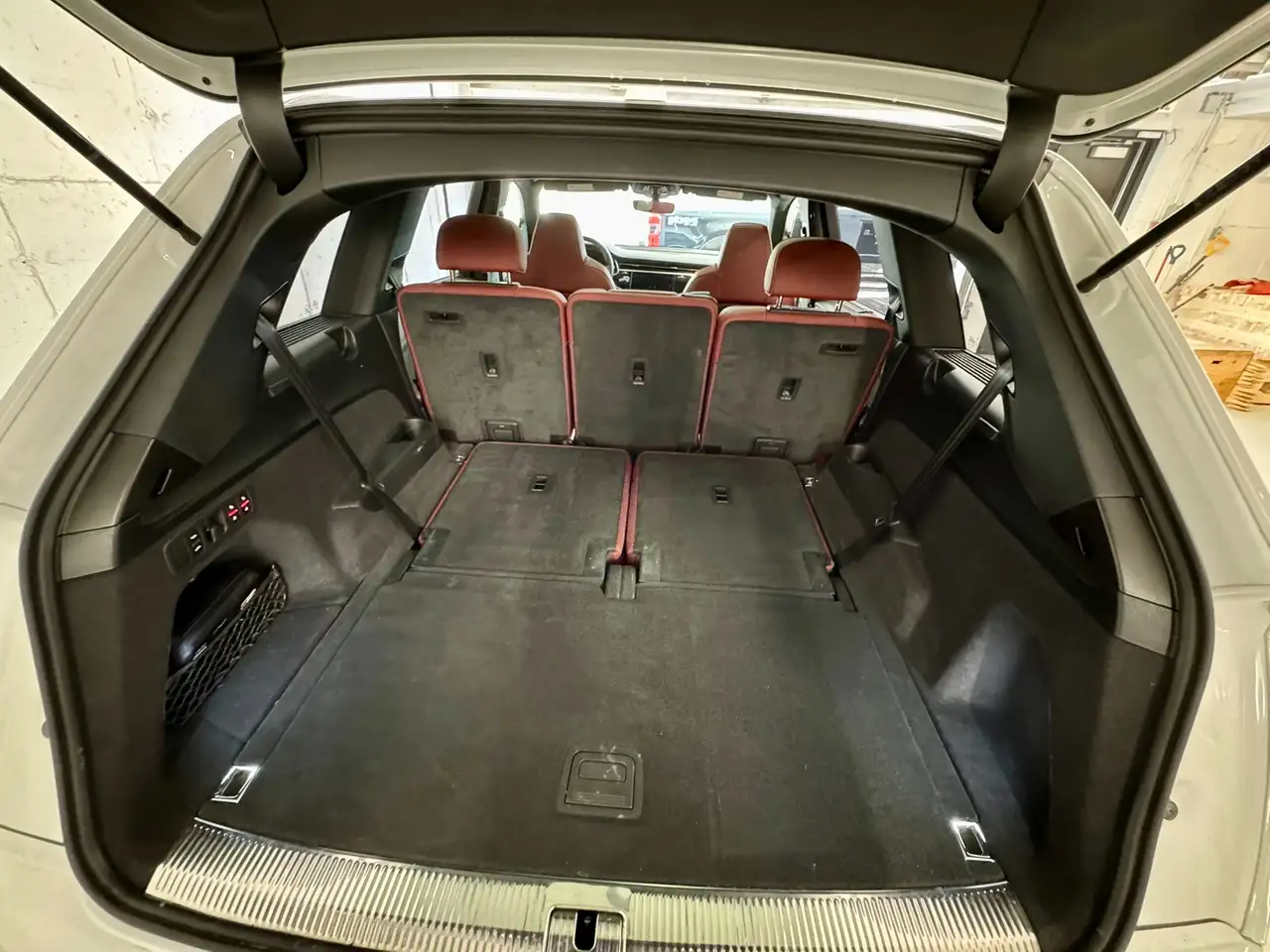 Audi SQ7 снимка Audi SQ7