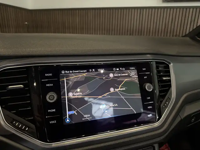 Volkswagen T-Roc view 12