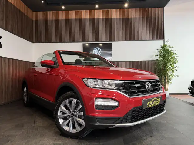 Volkswagen T-Roc view 3