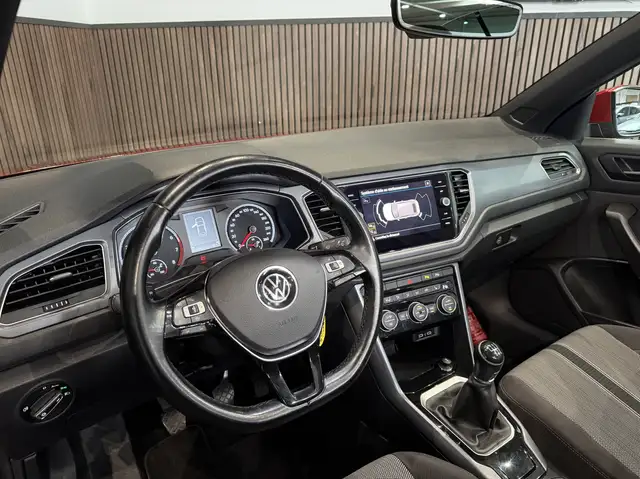 Volkswagen T-Roc view 7