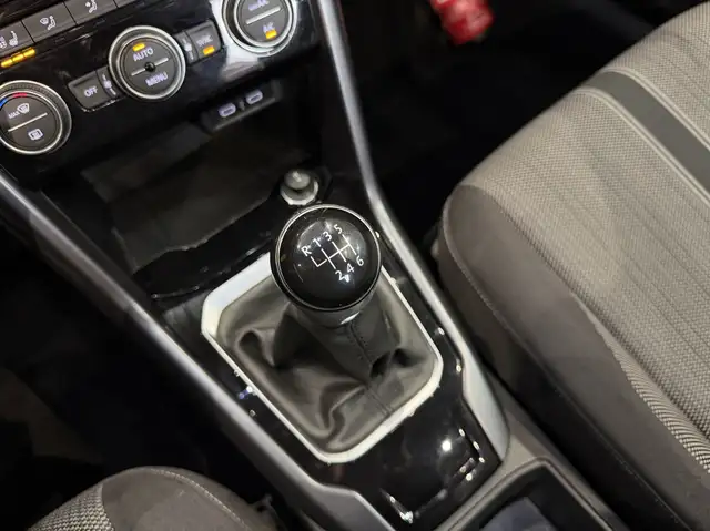 Volkswagen T-Roc view 15