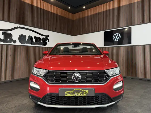 Volkswagen T-Roc view 2
