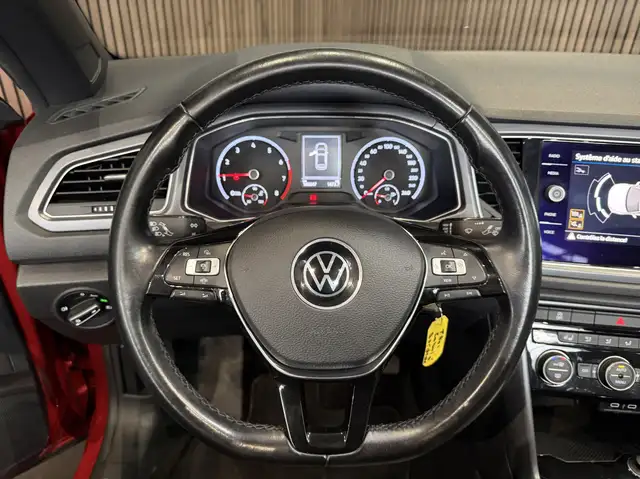 Volkswagen T-Roc view 9