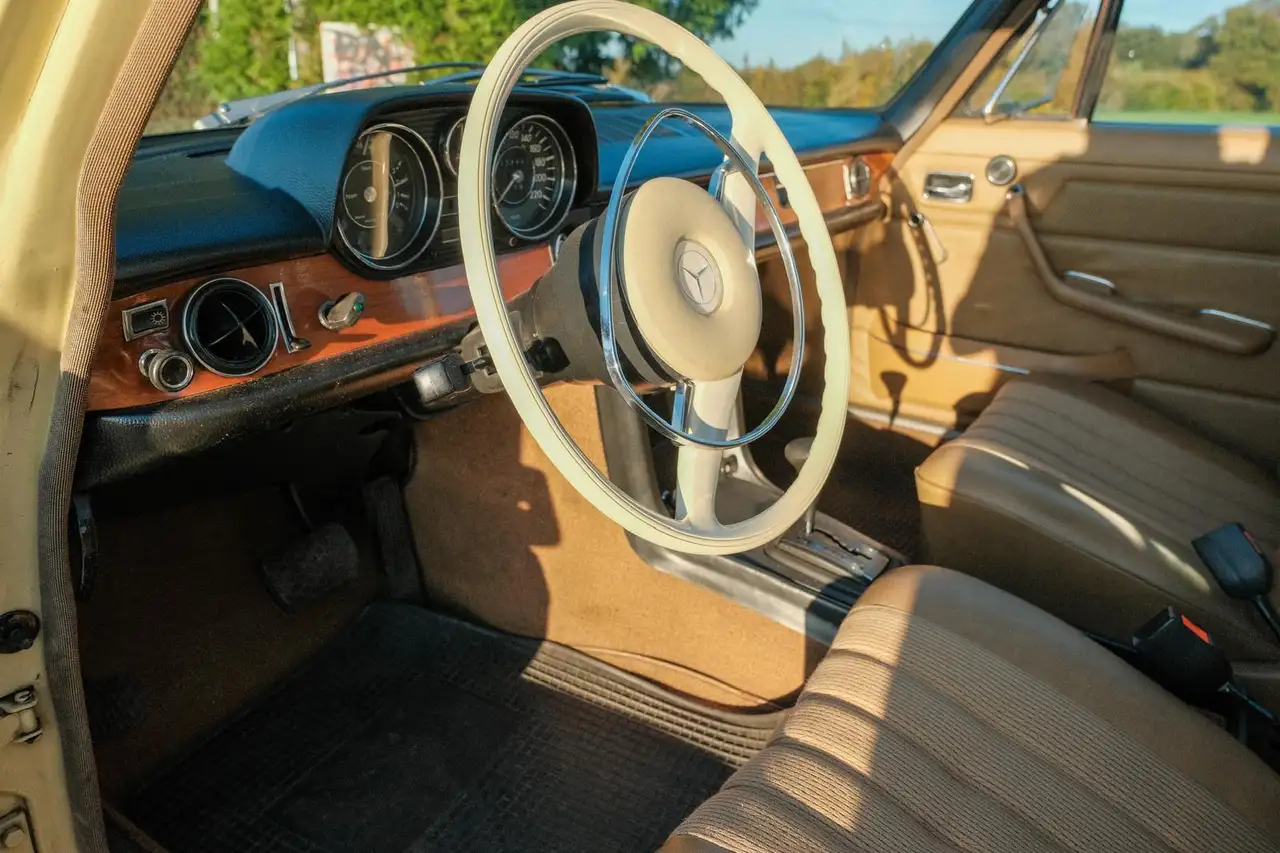 Mercedes-Benz W 114/115 Strich-Acht W114, foto 2