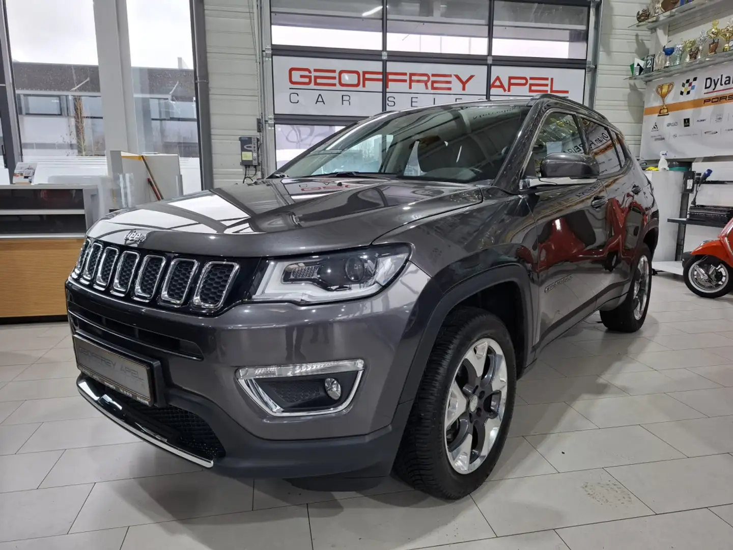 Jeep Compass 1.4 LIMITED 170 4X4 LIMITED BEATS, AUTO, CUIR, NAV Grau - 1