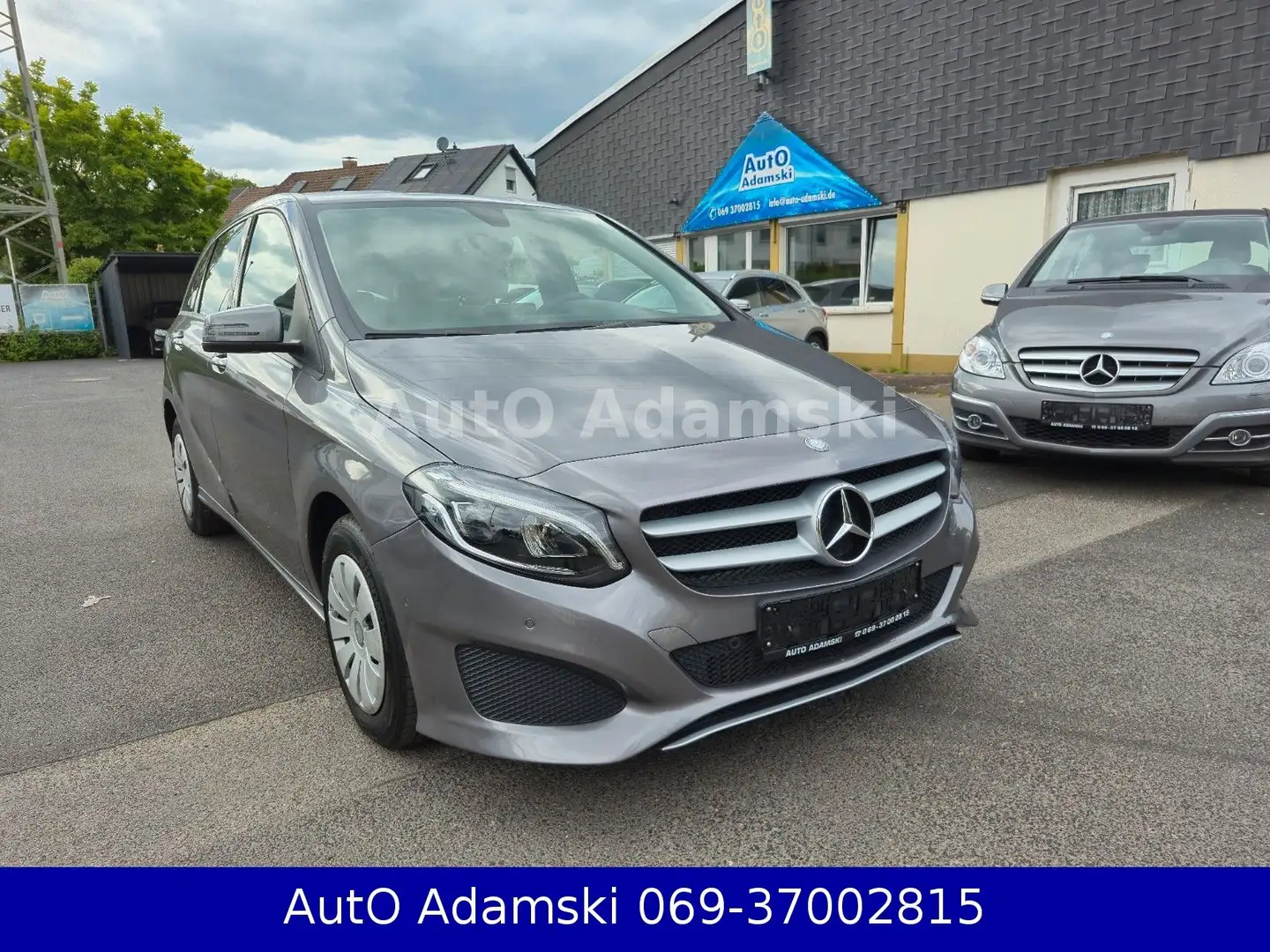 Mercedes-Benz B 180 7G-DCT 1.Hand Navi LED RFK 41tkm Allwetter Gris - 1