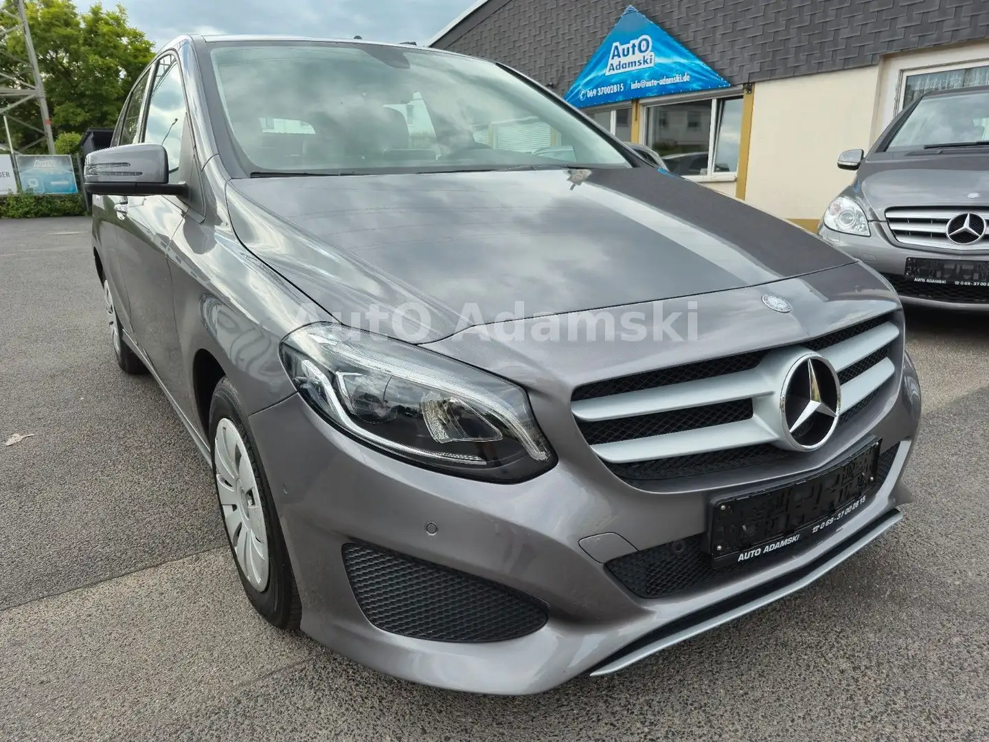 Mercedes-Benz B 180 7G-DCT 1.Hand Navi LED RFK 41tkm Allwetter Gris - 2