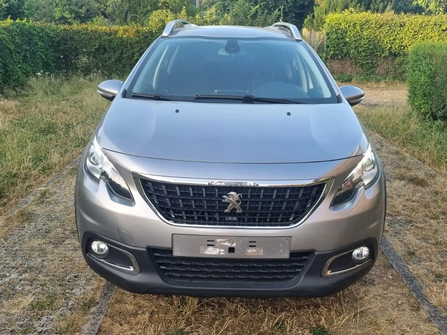 Peugeot 2008 1.2i PureTech Allure Grijs - 1