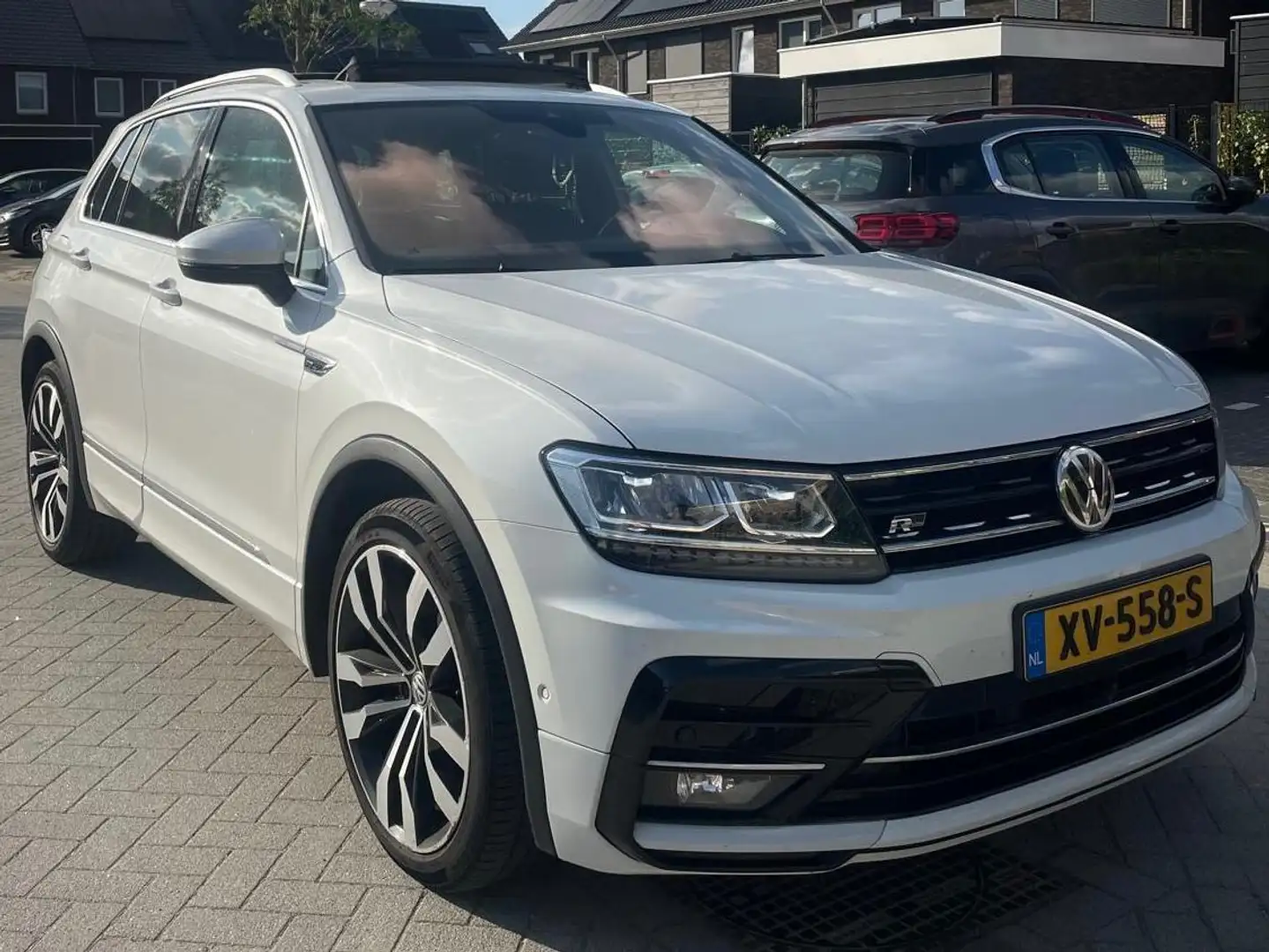 Volkswagen Tiguan Tiguan 1.5 TSI Highl. Bus R Wit - 1