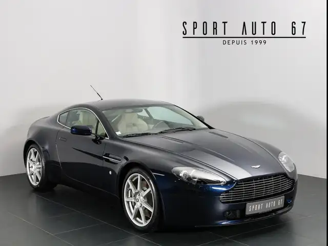 Aston Martin V8 4.3 L