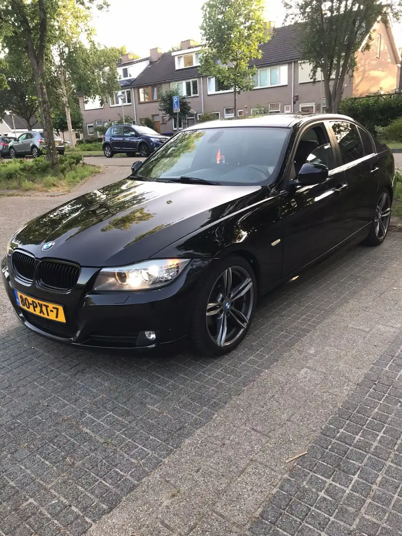 BMW 318 Corp.L.Lux Line Zwart - 1