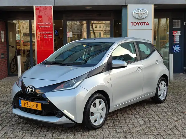 Toyota Aygo X X-PLAY AUTOMAAT CAMERA AIRCO BLUETOOTH EL-RAMEN/SP