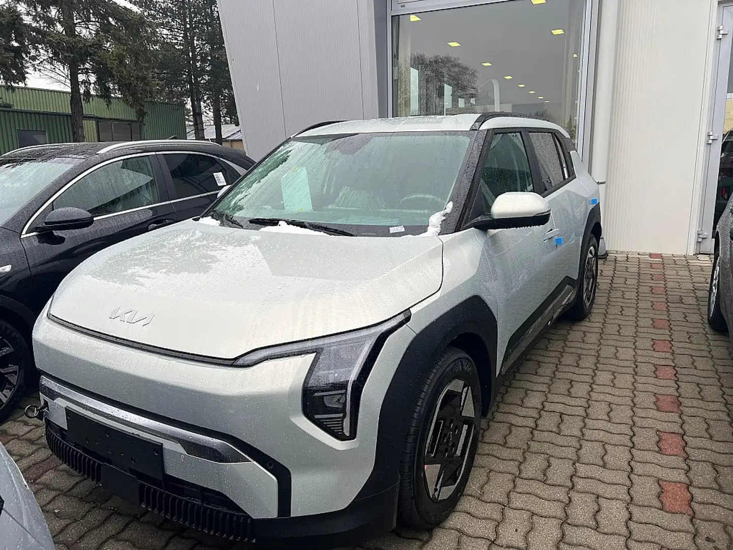 Kia EV3 FWD 81,4kWh Long Range Earth Argent - 1