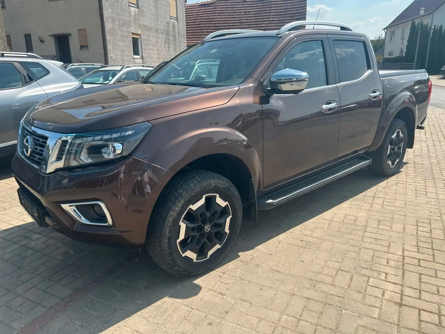 Nissan Navara 4x4 Doppelkabine dCi Bruin - 1