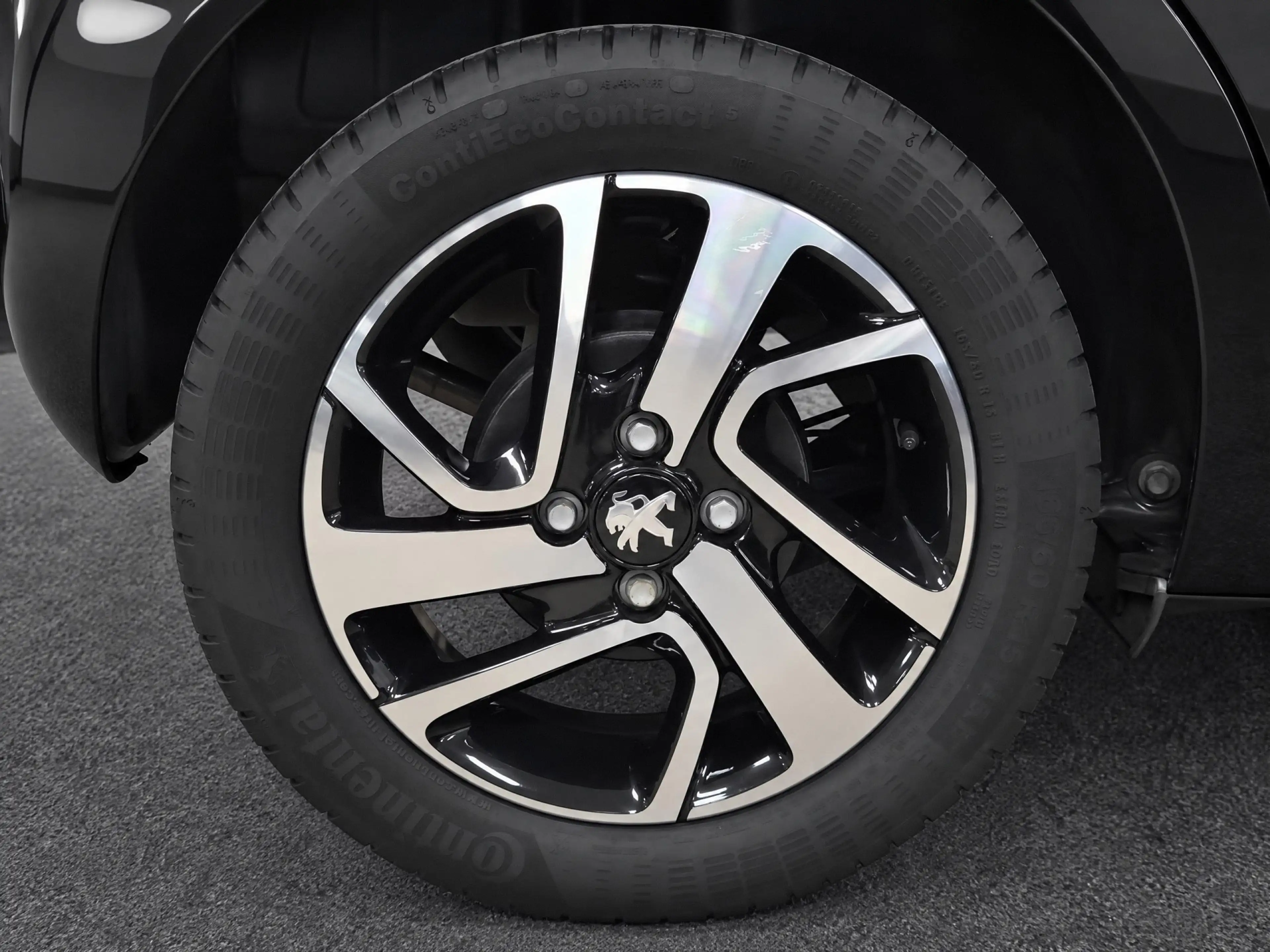 Peugeot 108 1.0 e-VTi Allure Camera | Apple Carplay | Keyless — photo 9