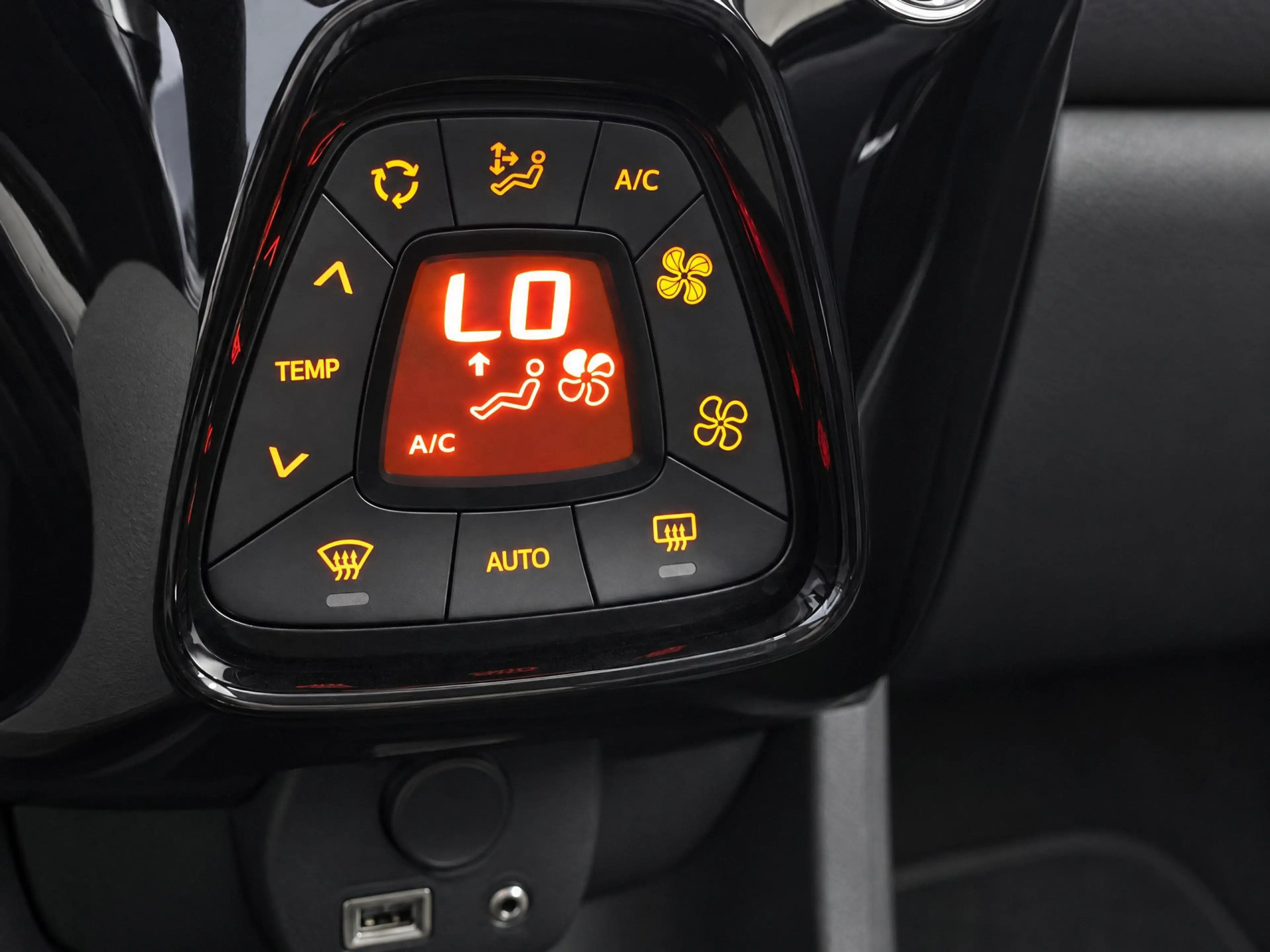 Peugeot 108 1.0 e-VTi Allure Camera | Apple Carplay | Keyless — photo 14