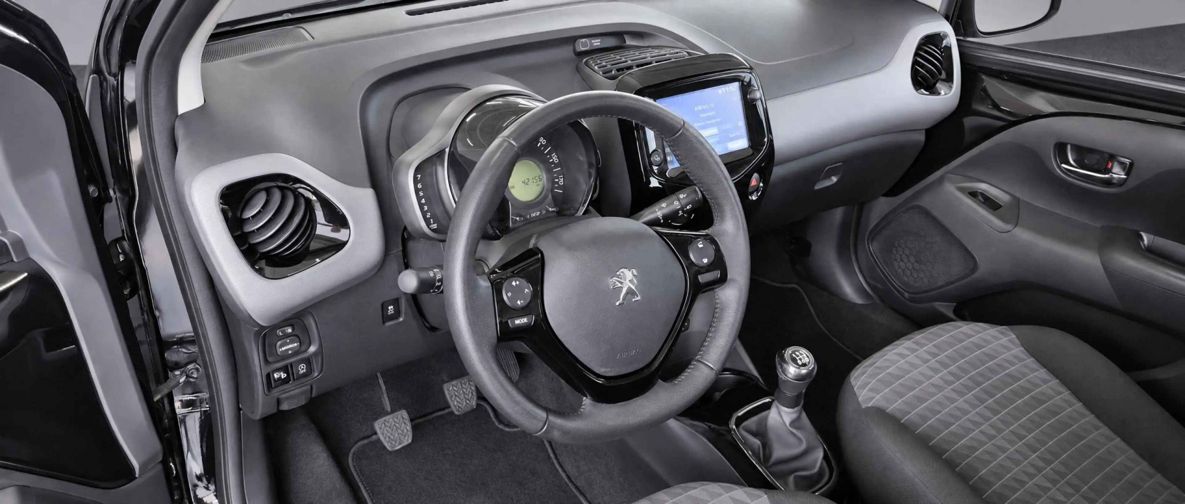 Peugeot 108 1.0 e-VTi Allure Camera | Apple Carplay | Keyless — photo 3