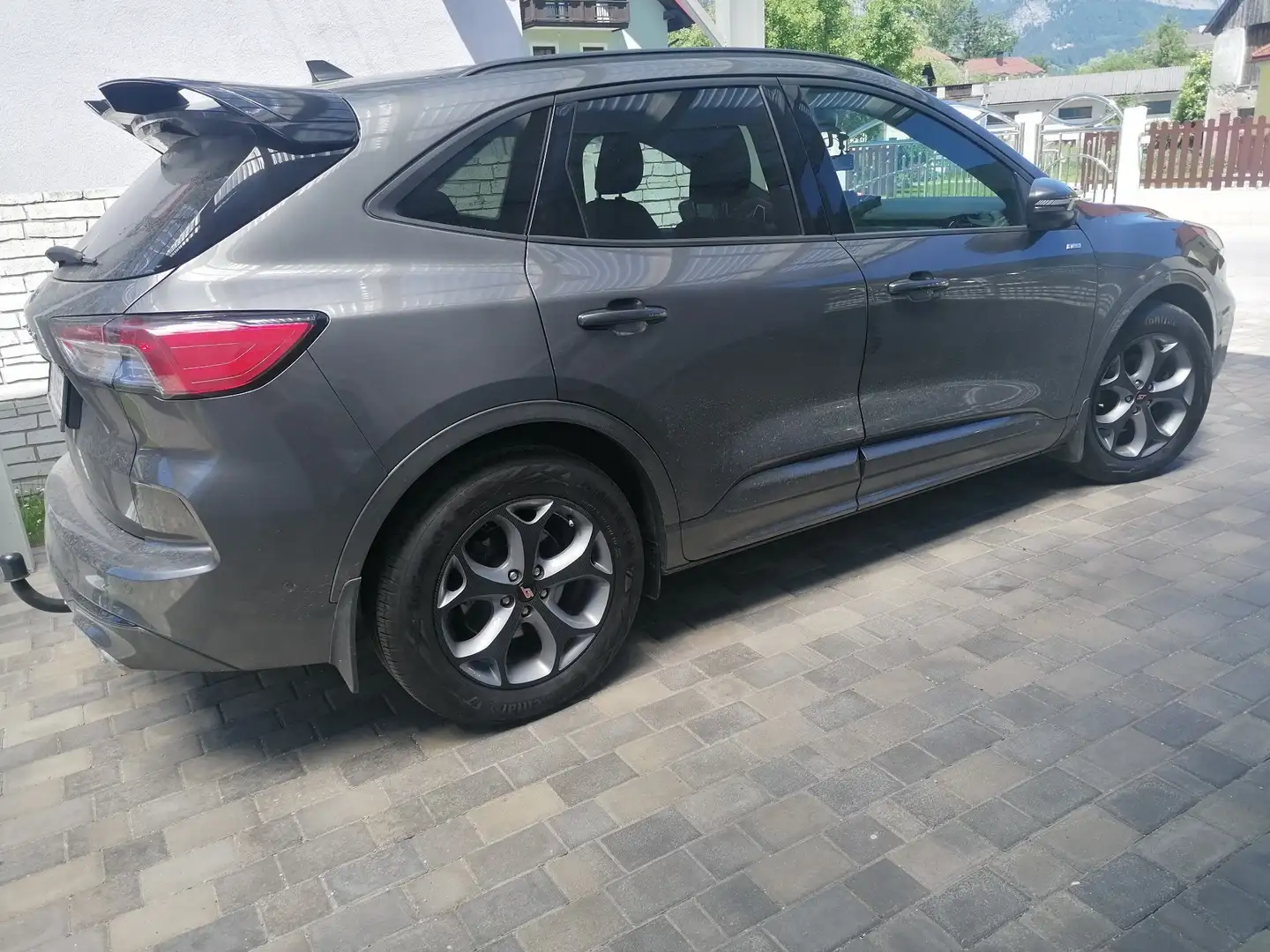 Ford Kuga 2,0 EcoBlue Hybrid St Line Aut. Grau - 1