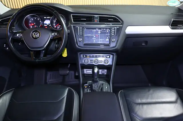 Volkswagen Tiguan view 2