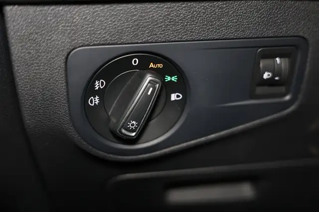 Volkswagen Tiguan view 12
