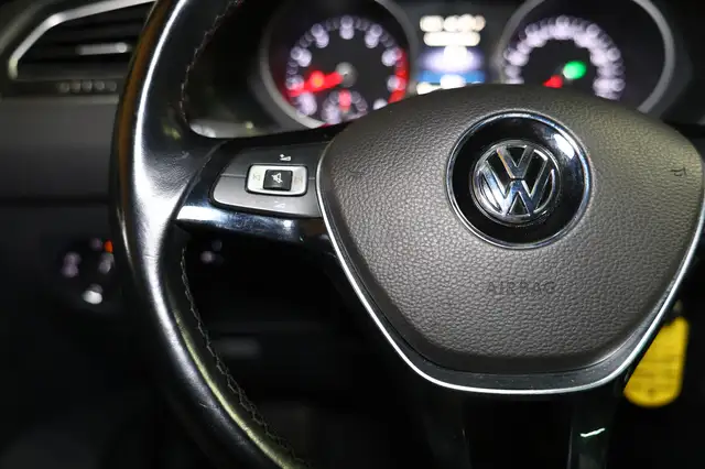 Volkswagen Tiguan view 13