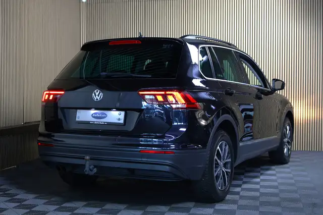 Volkswagen Tiguan view 3