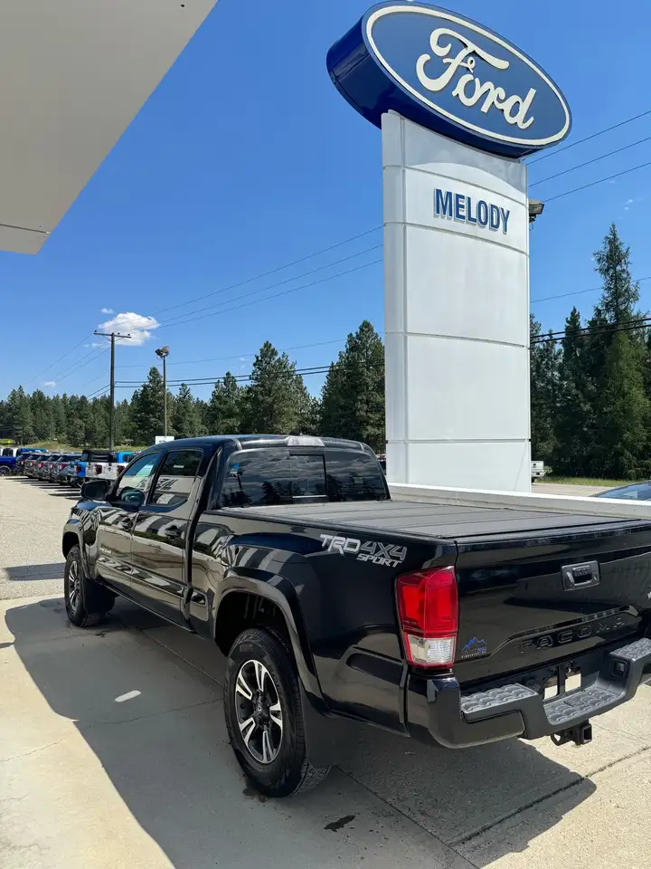 Toyota Tacoma снимка Toyota Tacoma