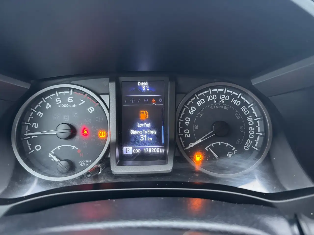 Toyota Tacoma снимка Toyota Tacoma