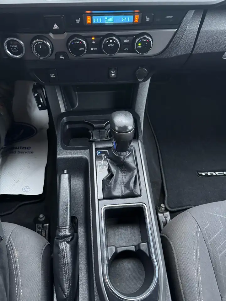 Toyota Tacoma снимка Toyota Tacoma