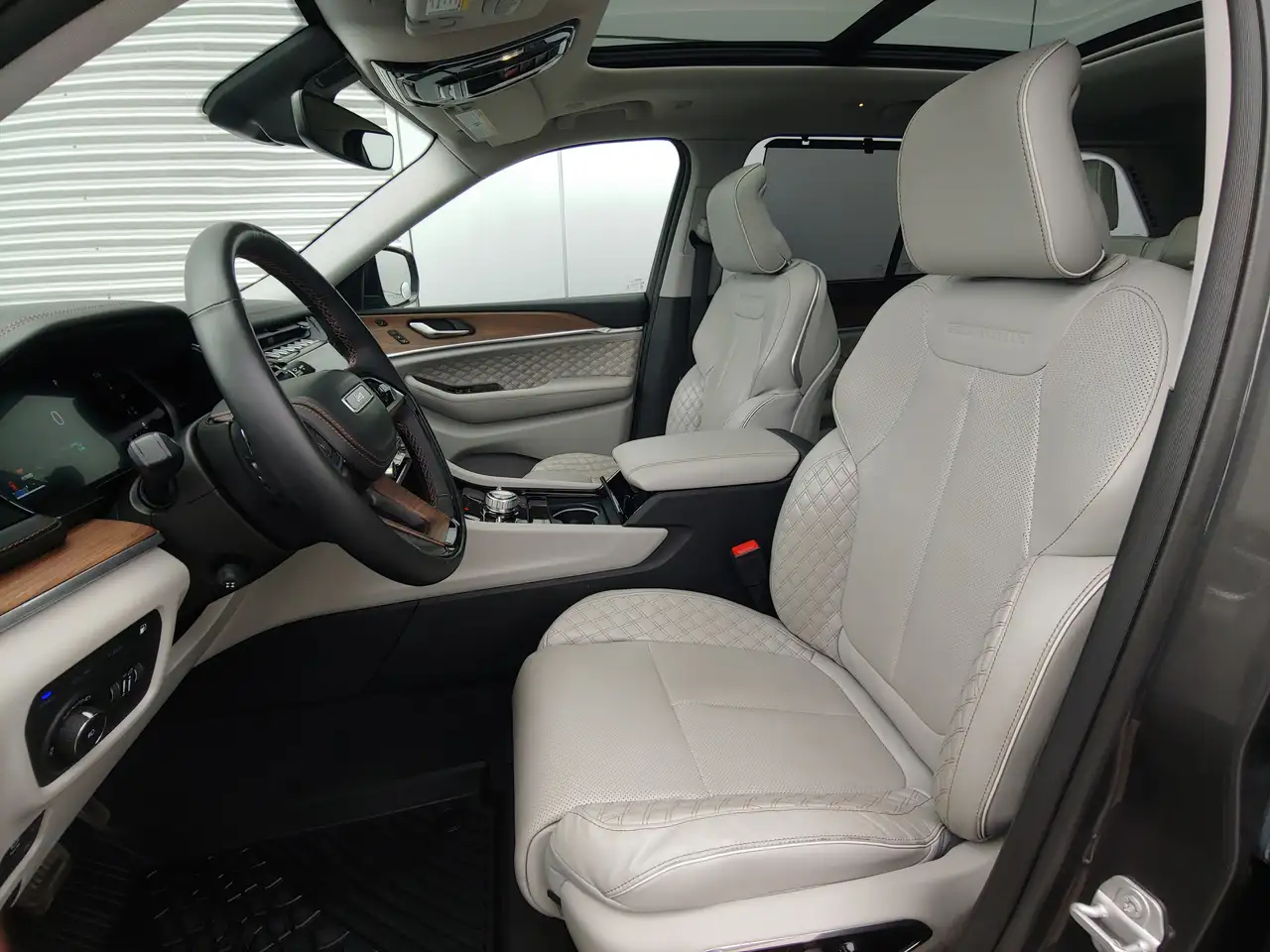 Jeep Grand Cherokee снимка Jeep Grand Cherokee