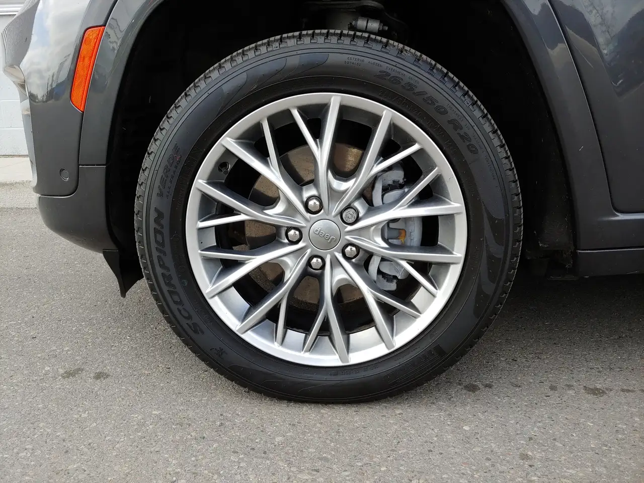 Jeep Grand Cherokee снимка Jeep Grand Cherokee