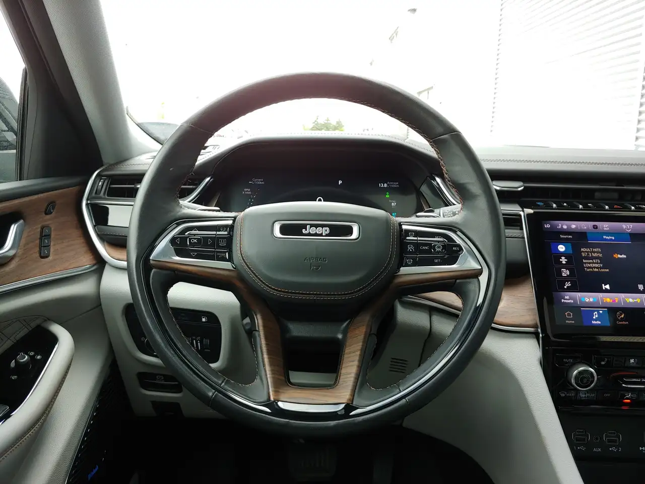 Jeep Grand Cherokee снимка Jeep Grand Cherokee