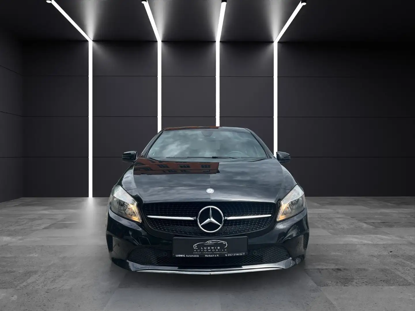 Mercedes-Benz A 180 A -Klasse / AUTOMATIK / EURO 6 / LEDER Nero - 2