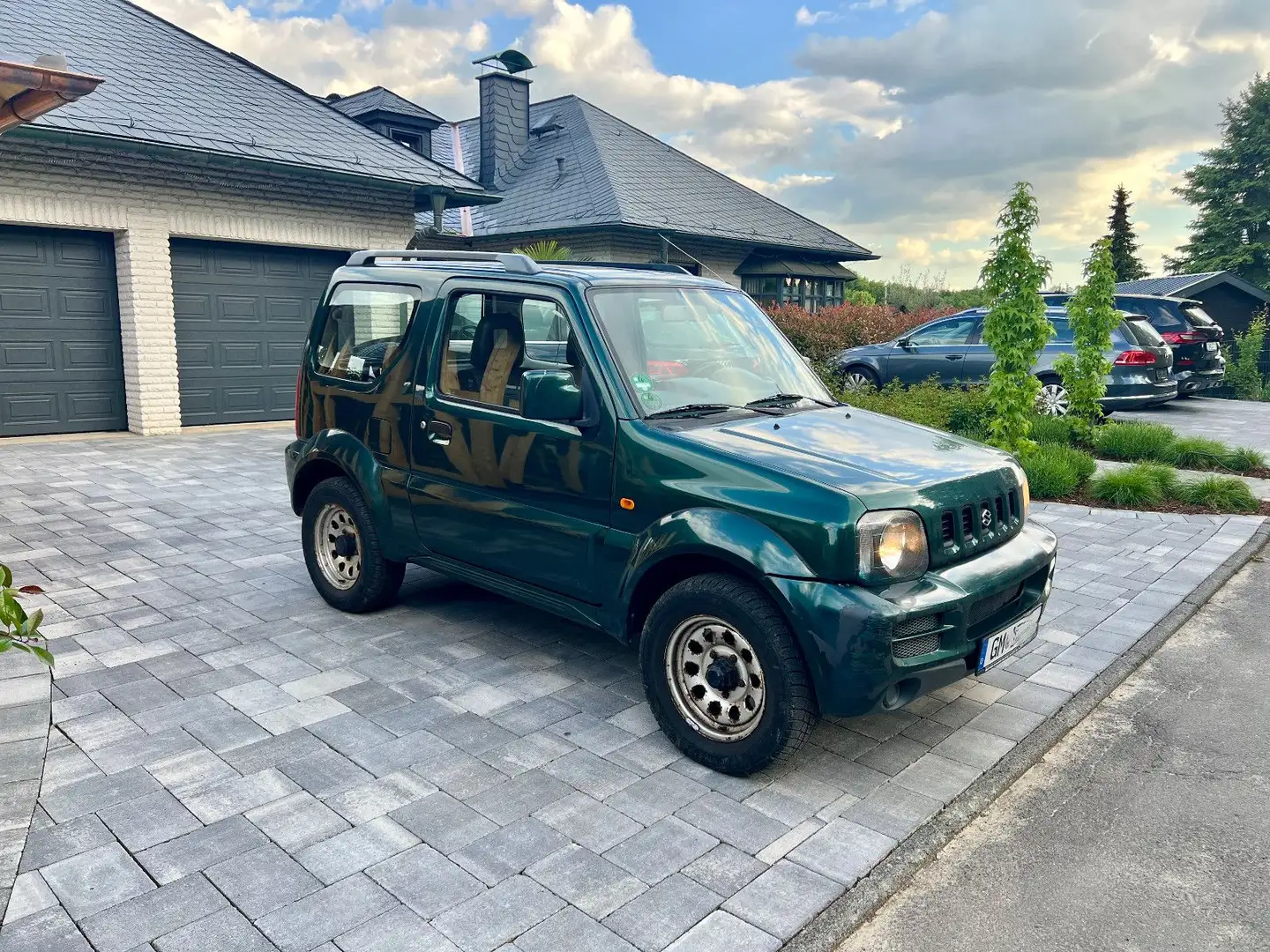 Suzuki Jimny Ranger Lim. Grün - 2