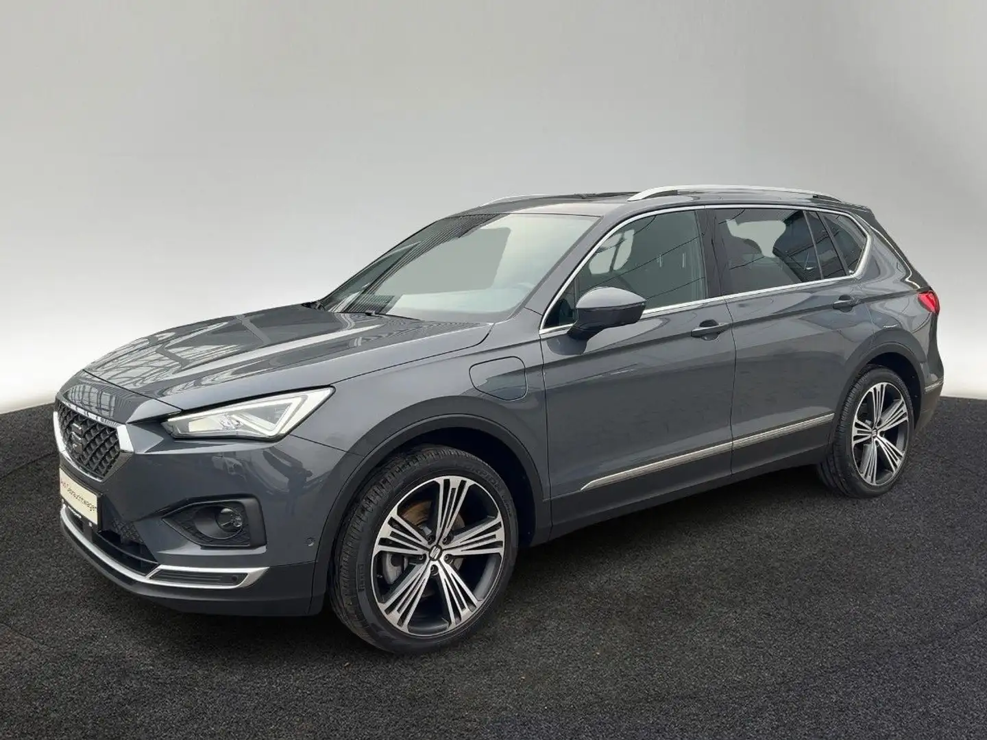 SEAT Tarraco 1.4 e-HYBRID Xcellence DSG LED Pano Kame Grau - 2
