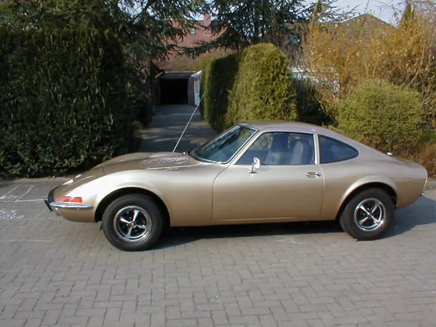 Opel GT Золотий - 2