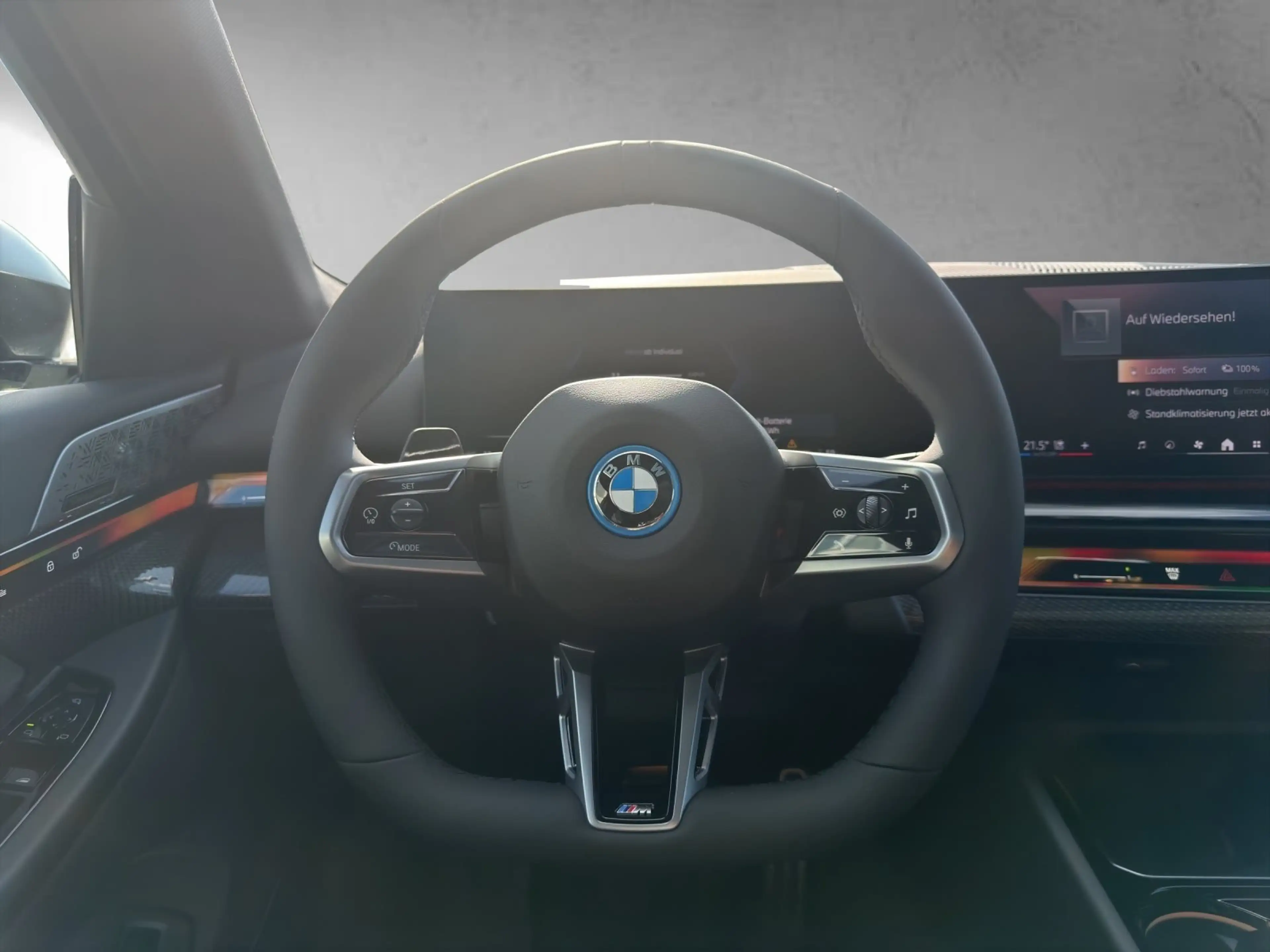BMW i5 eDrive40 Touring — photo 15