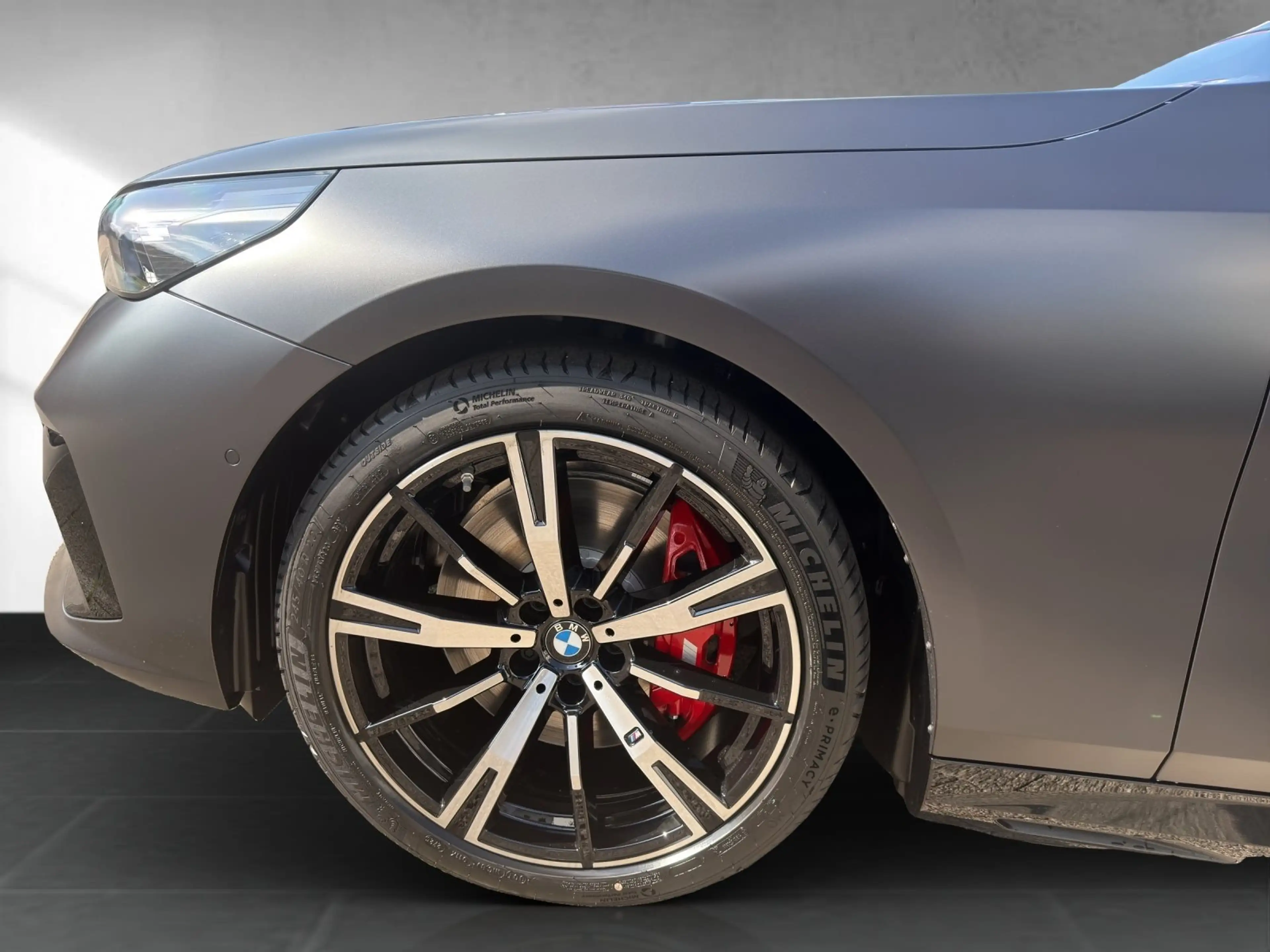 BMW i5 eDrive40 Touring — photo 8