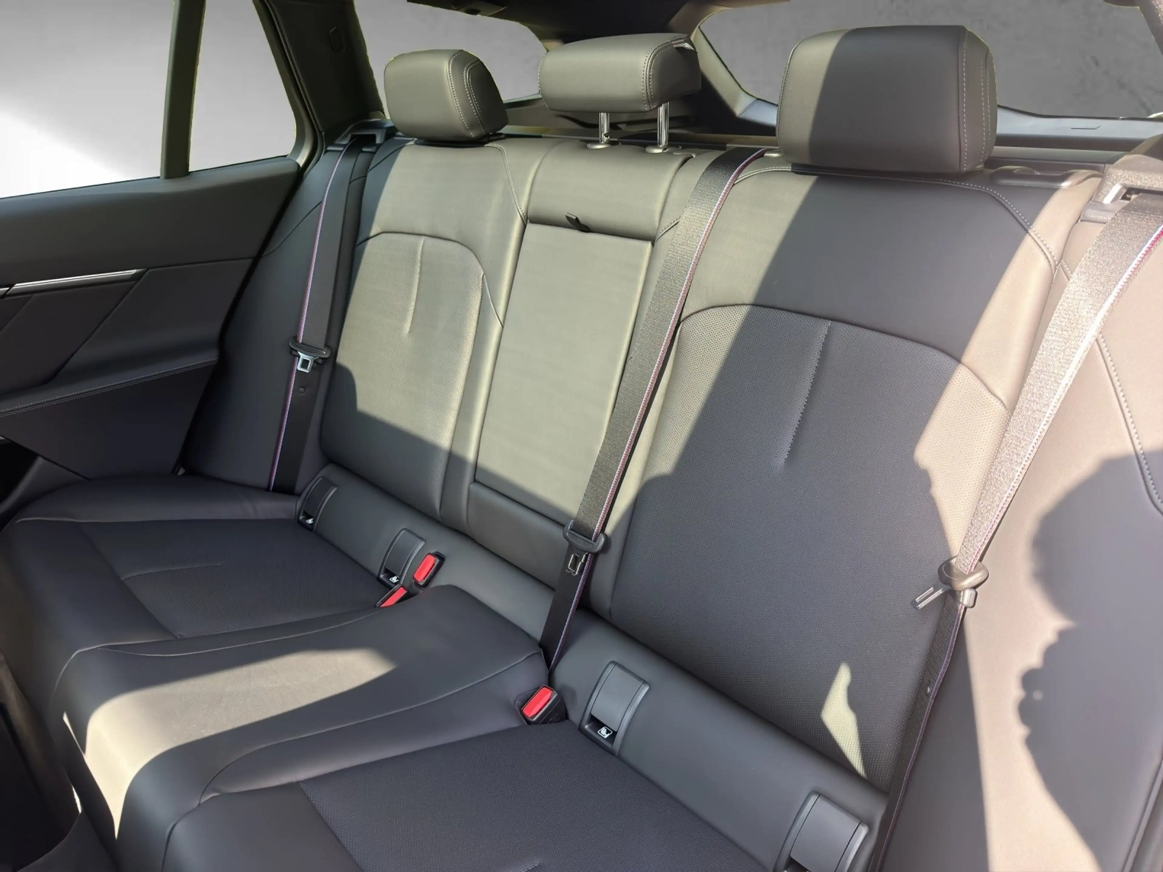 BMW i5 eDrive40 Touring — photo 11