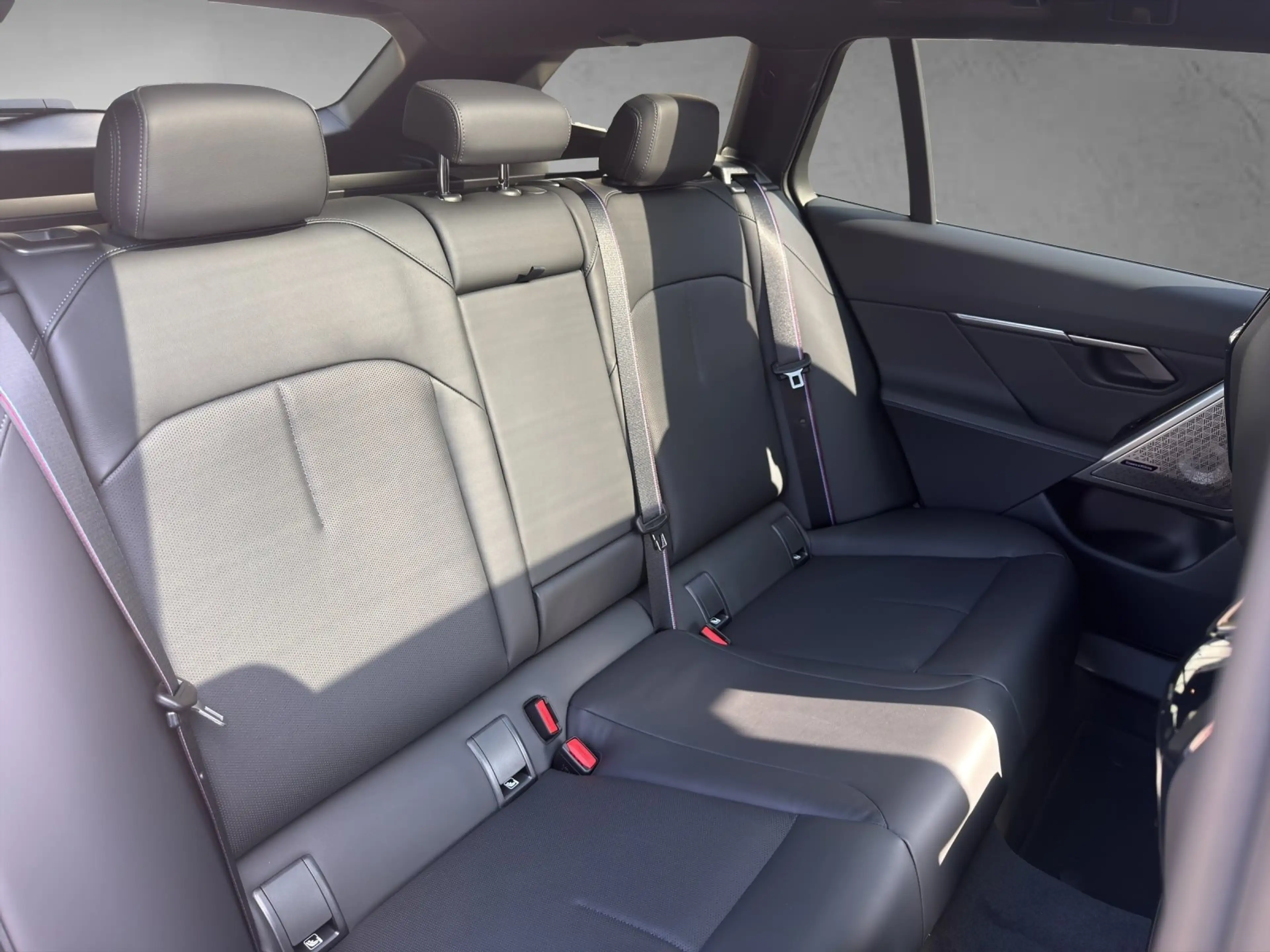 BMW i5 eDrive40 Touring — photo 13